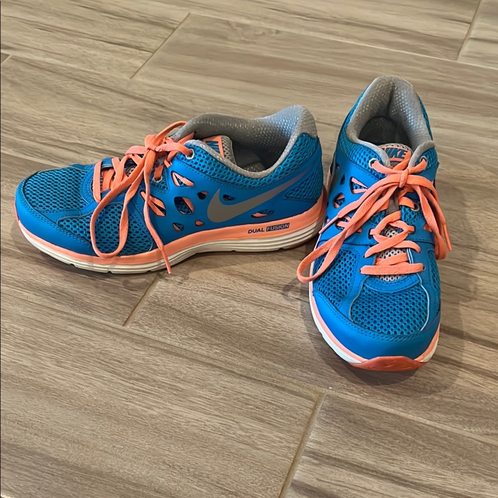Nike Dual Fusion Blue and Pink Sneakers 6